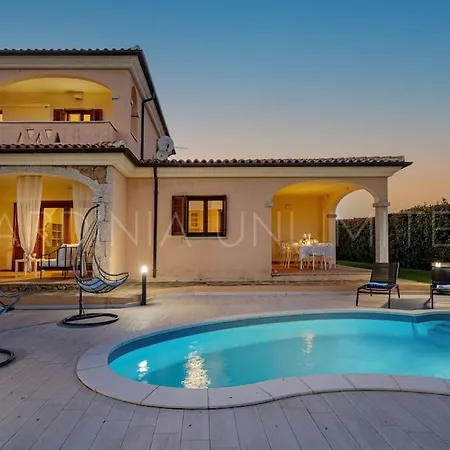 Villa Carula With Private Pool *