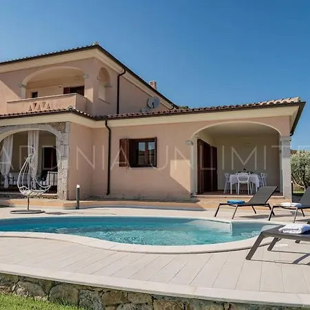 Willa Carula With Private Pool Monte Petrosu